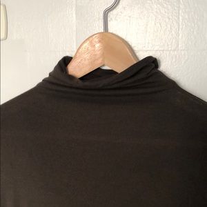 aritzia babaton - seaton turtle neck size small